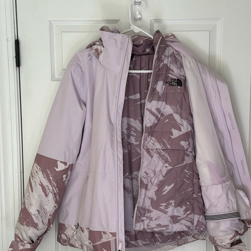 The North Face Women's Lavender Ski Jacket and ski pants. - Picture 4 of 5